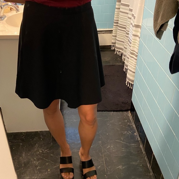 Black GAP flare above knee skirt size small - Picture 7 of 8